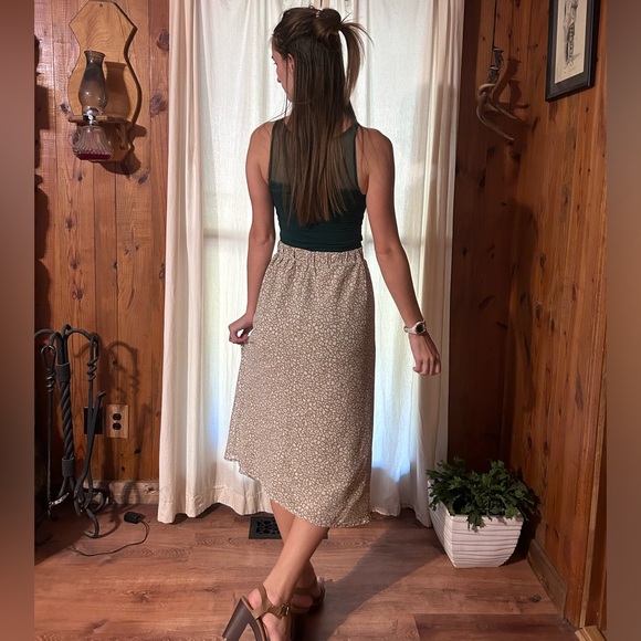 MIDI Cheetah Skirt - Picture 1 of 8